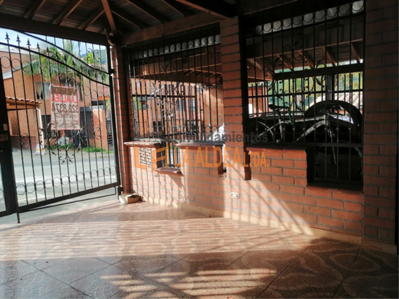 Casa disponible para Arriendo en Itagui con un valor de $1.400.000 código 4462