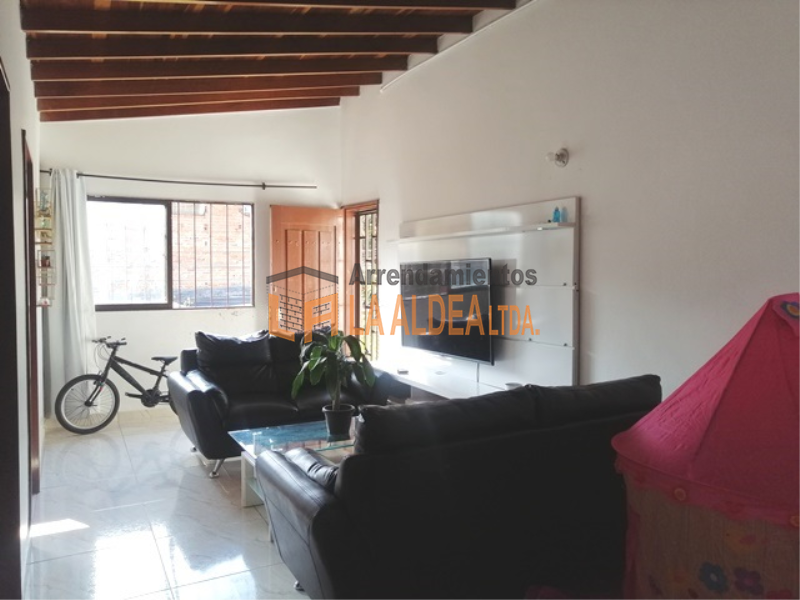 Casa disponible para Venta en Medellín con un valor de $250,000,000 código 8043